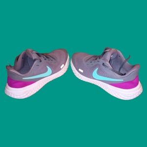 Size 4 woman nikes